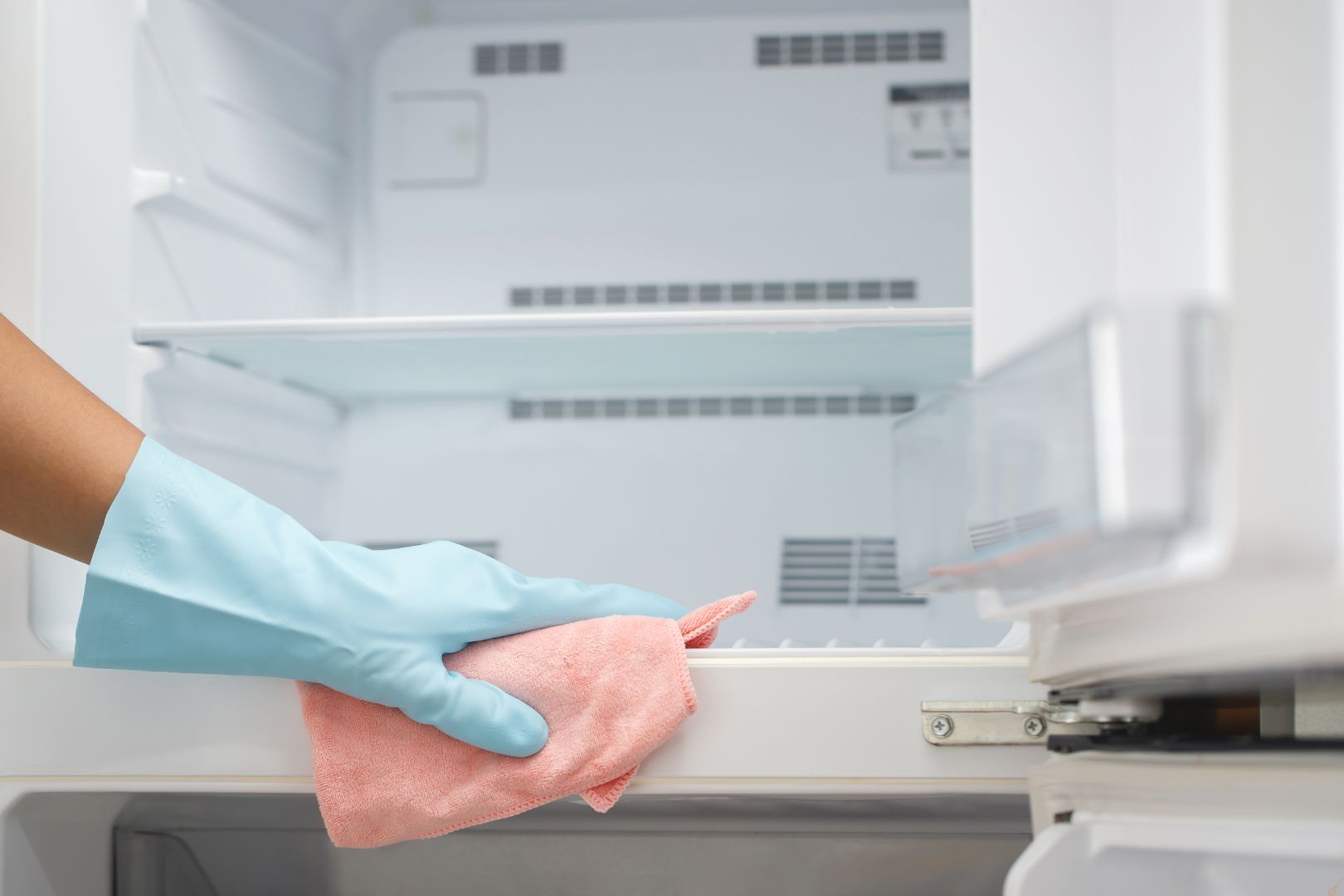 Como limpar o condensador da geladeira