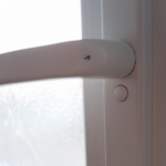 Como destravar porta emperrada sem danificar