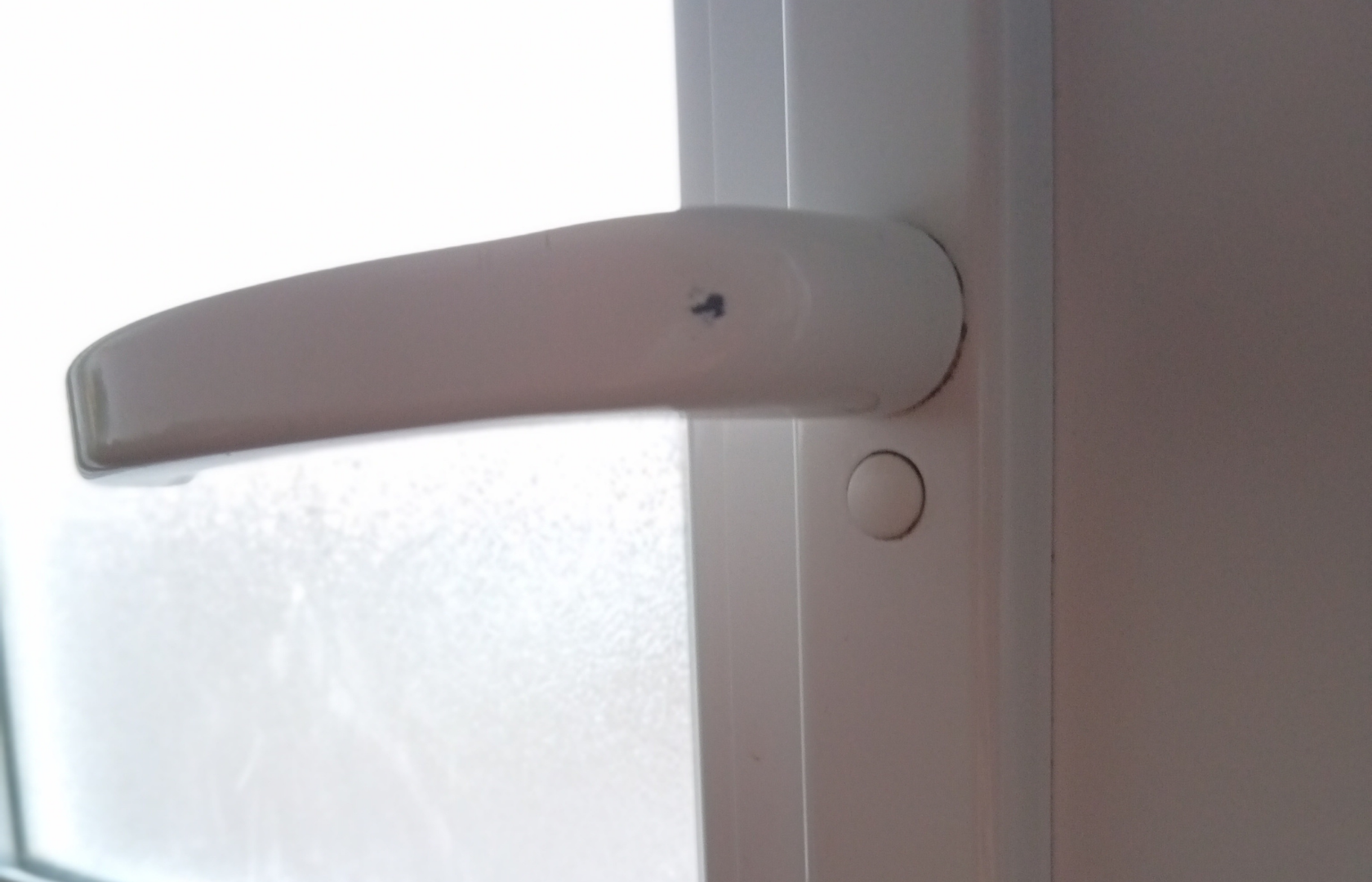 Como destravar porta emperrada sem danificar