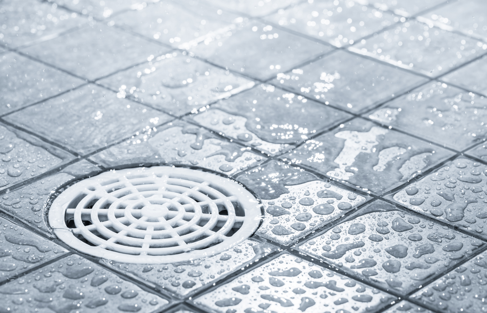 Como resolver retorno de agua no ralo do banheiro